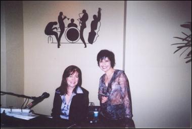 25.jpg - Diane w/ Ann Hampton Callaway @ Lobbies Jazz Bar, Renaissance Hotel, Nashville, TN